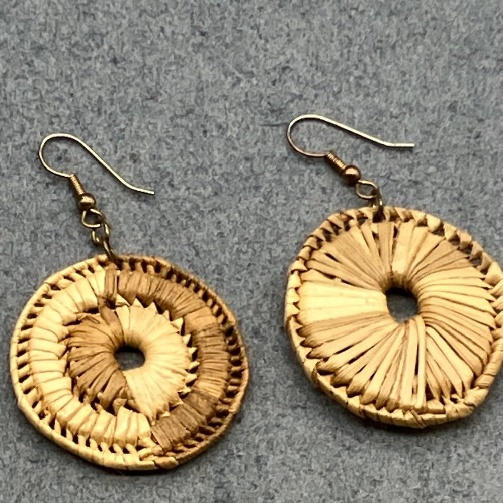 Dangle Pierced Earrings As Is Raffia Woven Disc Gold Hook Retro BoHo Rustic - Picture 5 of 6